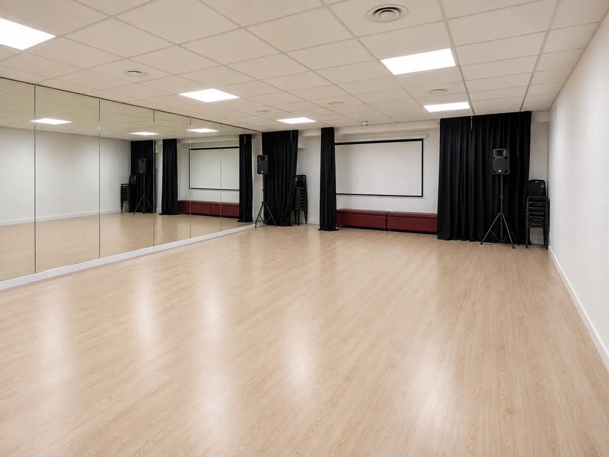Sala amb miralls i equip de so